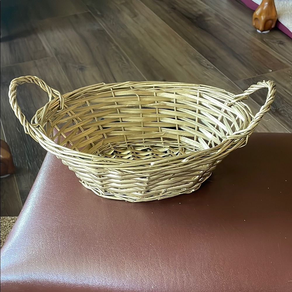 Elegant Woven Basket - Gold